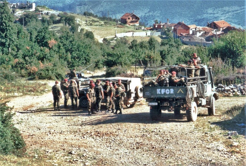 Nemački vojnici u sastavu KFOR-a,  negde na jugu Kosova u leto 1999.
